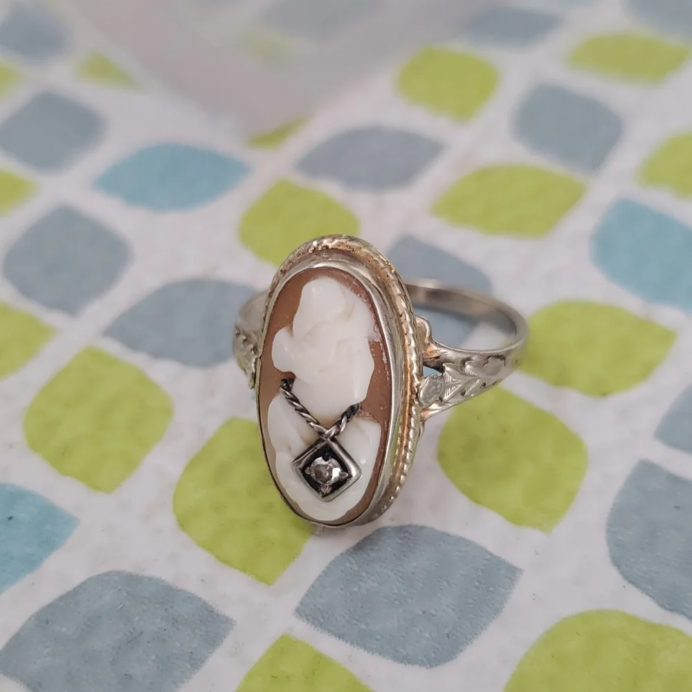 VINTAGE CAMEO 14K RING WITH DIAMOND - Picture 3 of 7